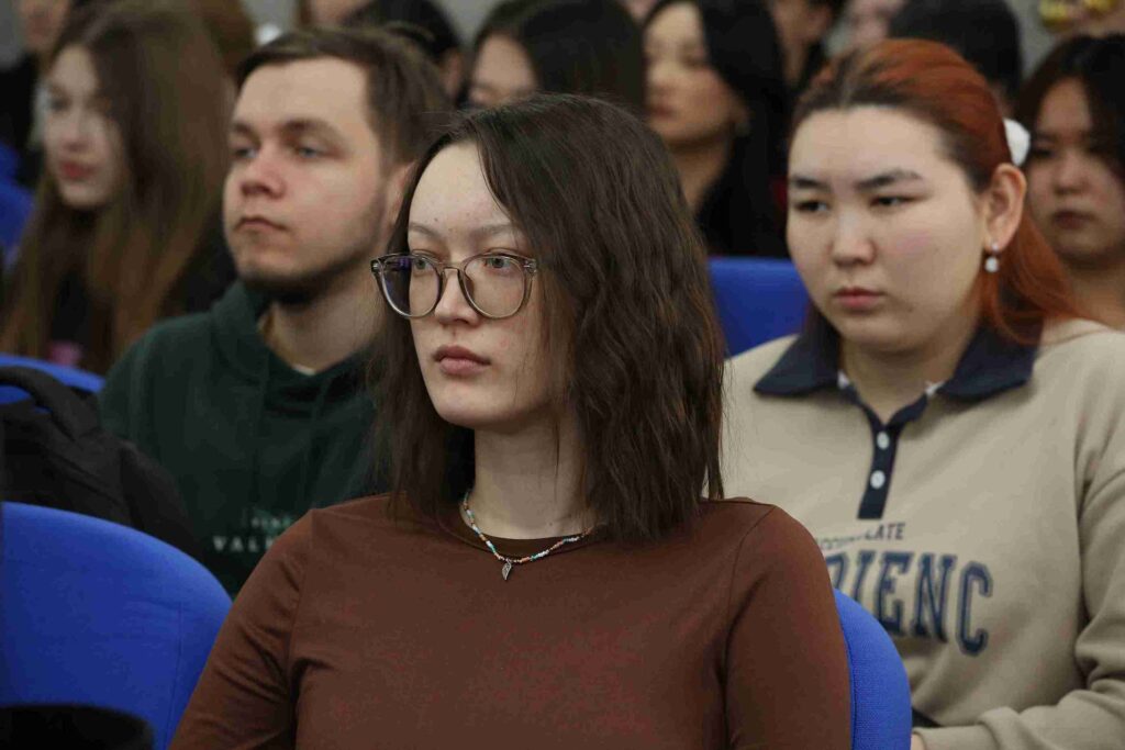 Аким Усть Каменогорска посетил КАСУ 12