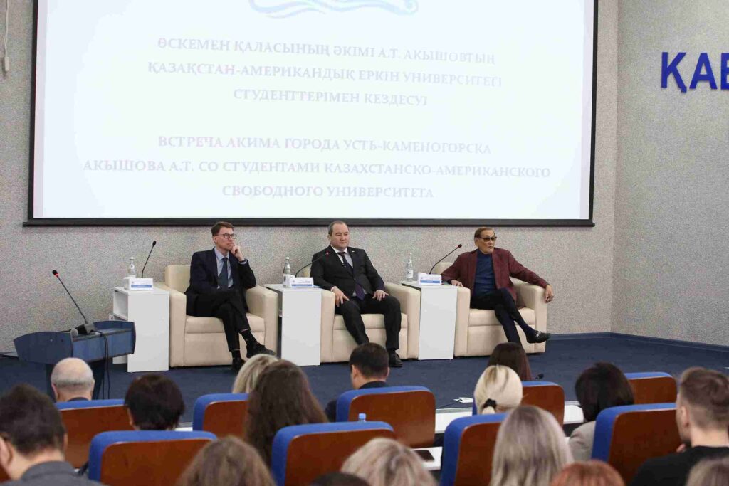 Аким Усть Каменогорска посетил КАСУ 13