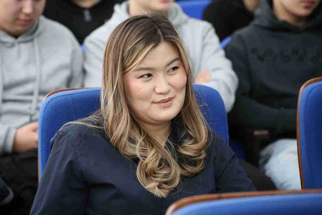 Аким Усть Каменогорска посетил КАСУ 15