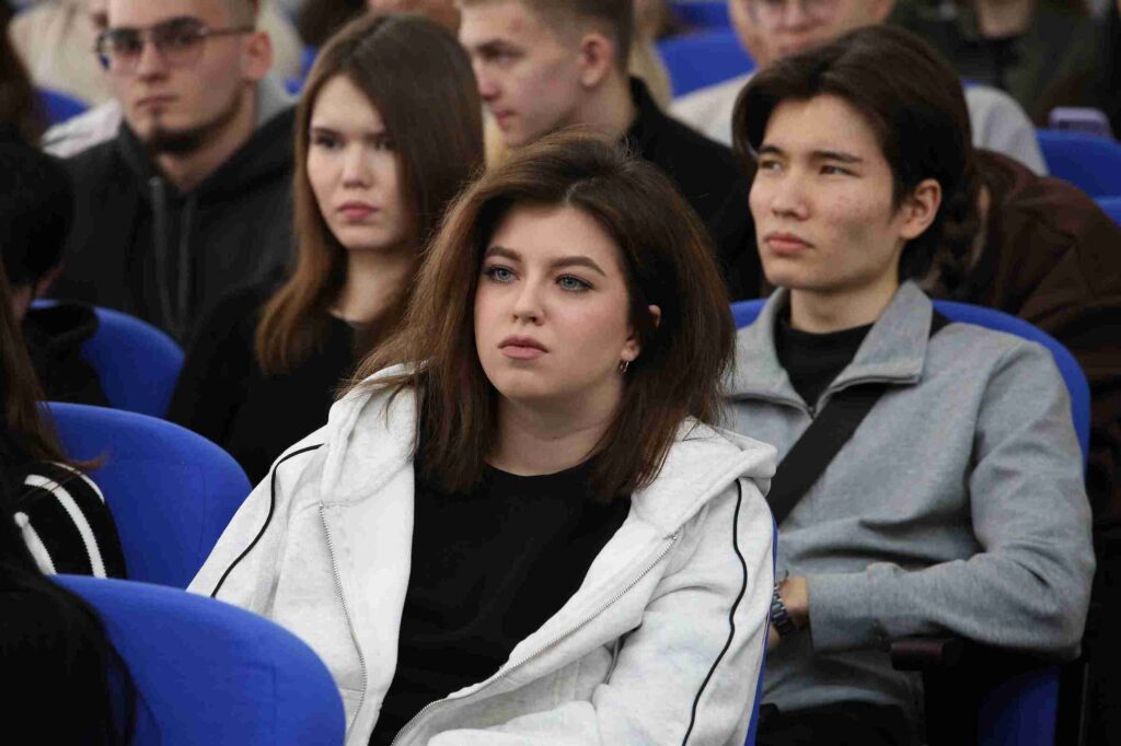 Аким Усть Каменогорска посетил КАСУ 17