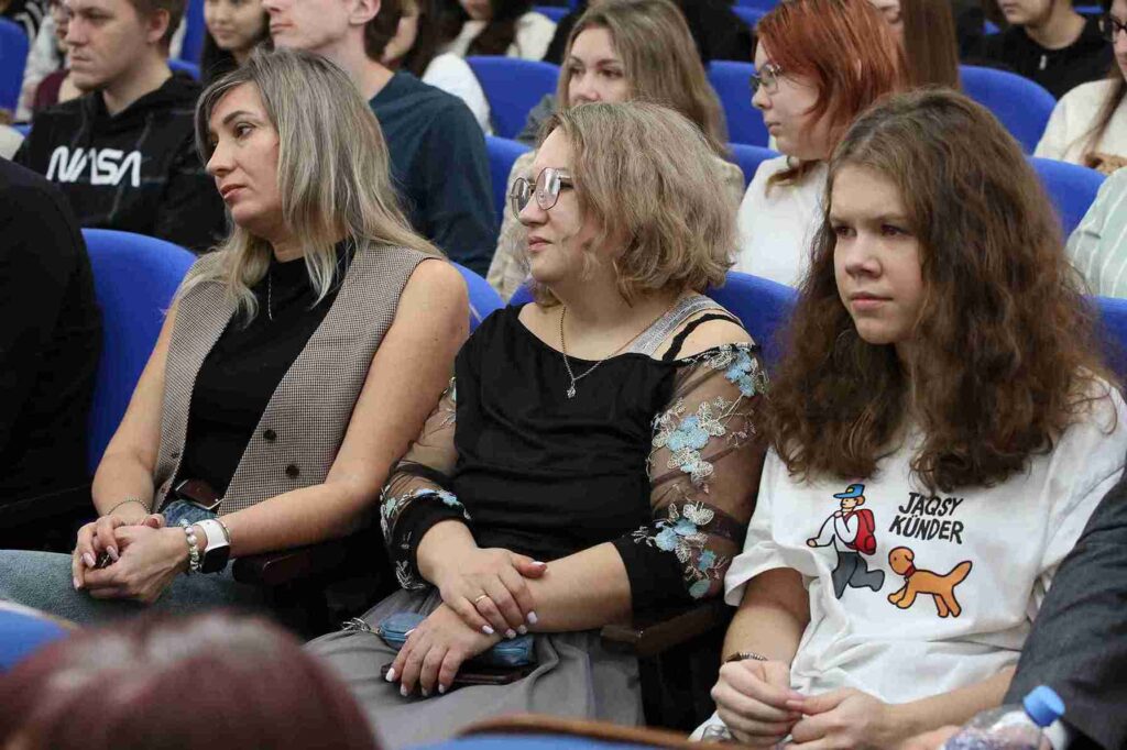 Аким Усть Каменогорска посетил КАСУ 18