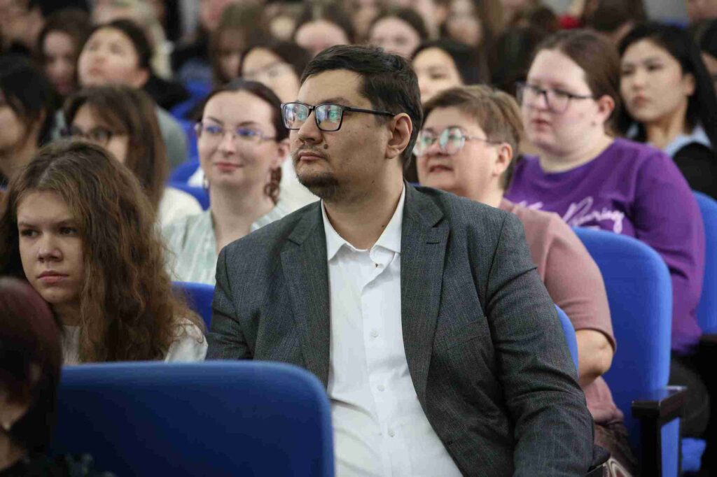 Аким Усть Каменогорска посетил КАСУ 19