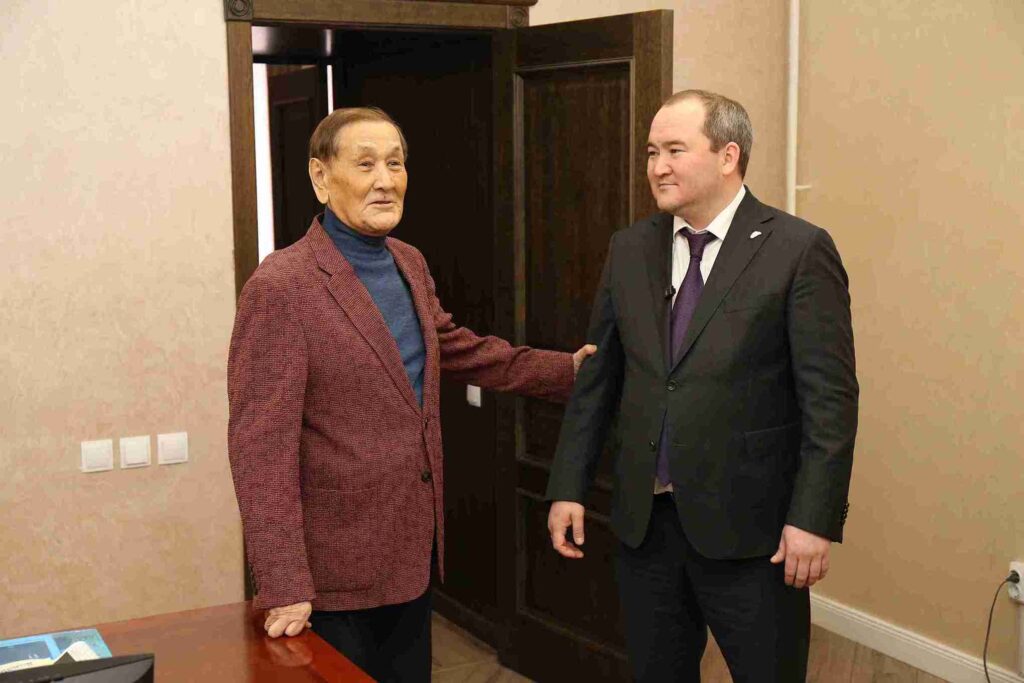 Аким Усть Каменогорска посетил КАСУ 2
