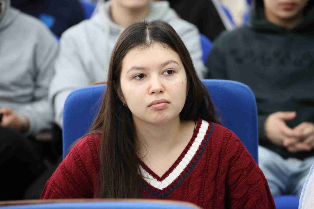 Аким Усть Каменогорска посетил КАСУ 21