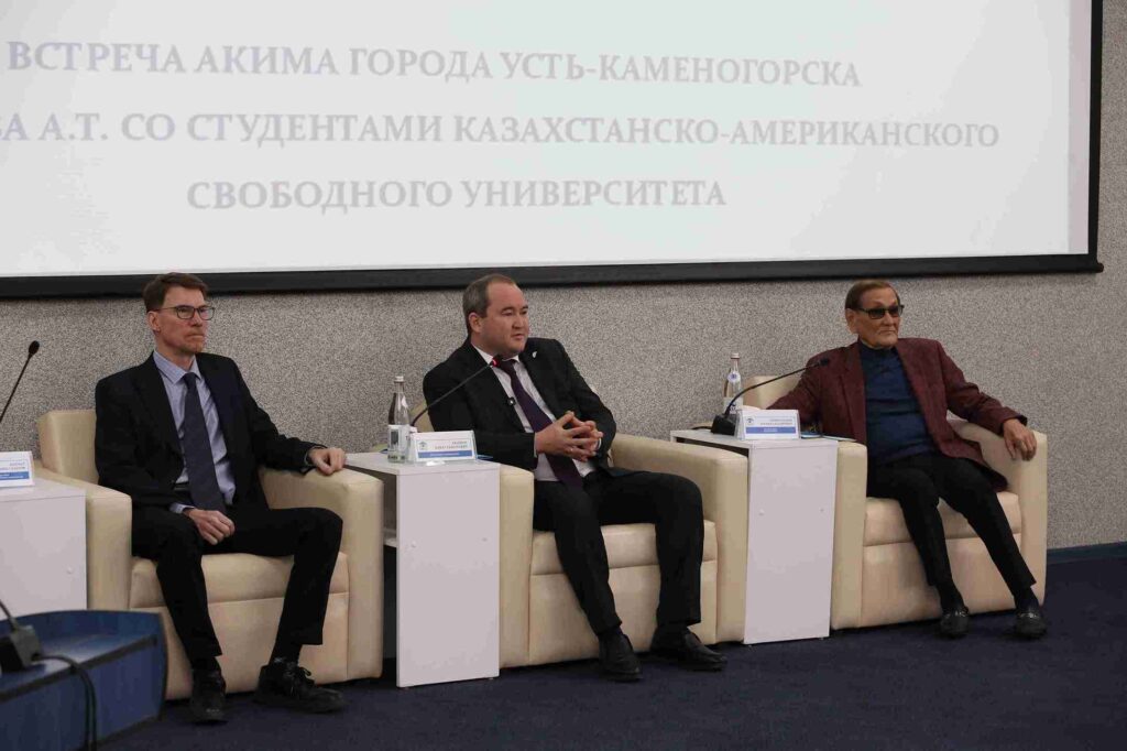 Аким Усть Каменогорска посетил КАСУ 23