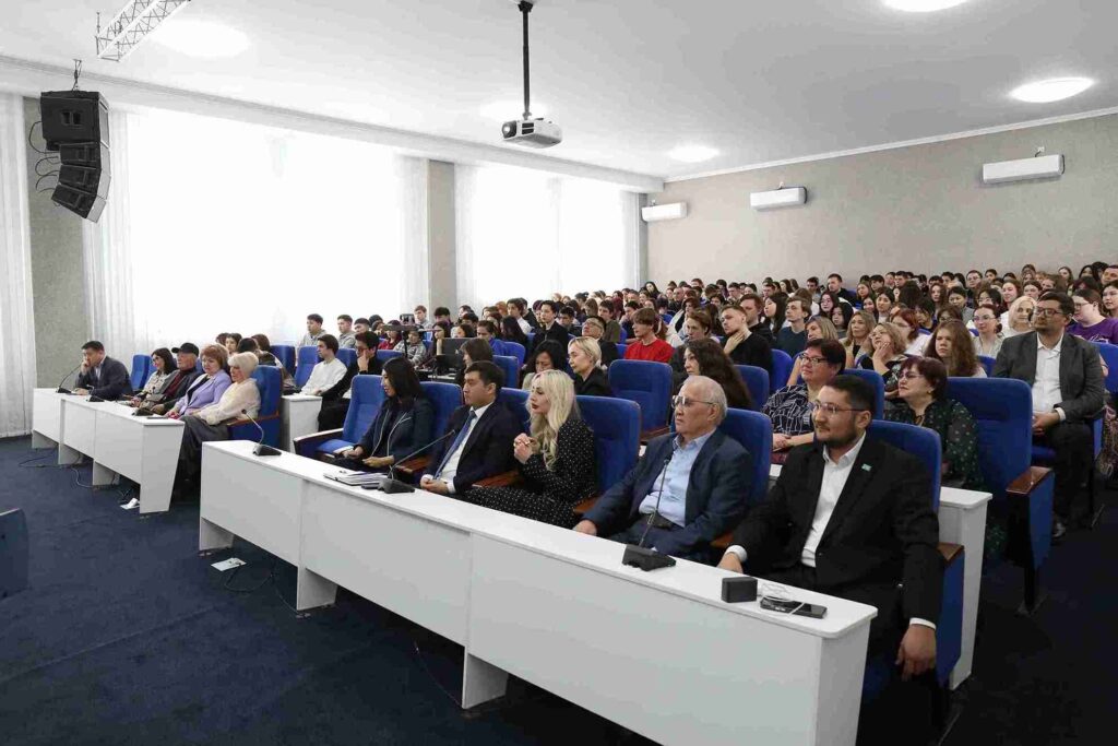 Аким Усть Каменогорска посетил КАСУ 25