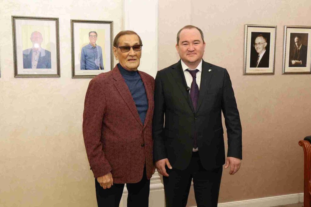Аким Усть Каменогорска посетил КАСУ 5