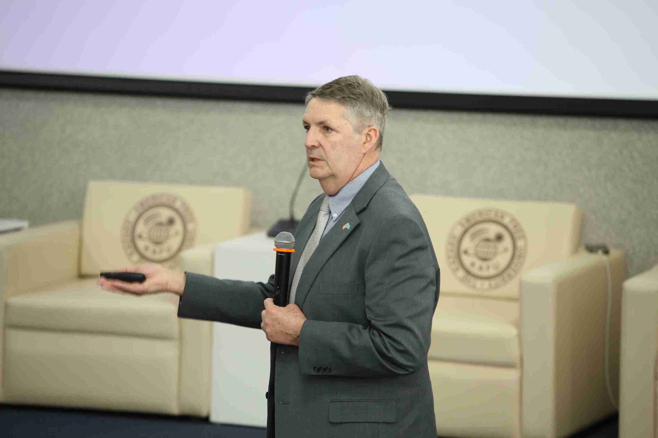 Гостевая лекция профессора Дугласа Муни (США): игровые технологии в обучении иностранным языкам 12