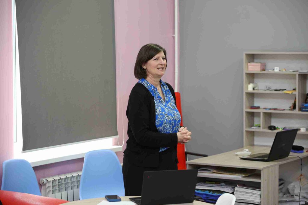 Интерактивная лекция по разговорному английскому: КАСУ посетила иностранная гостья Рутанн Шульте 1