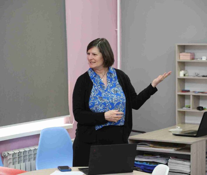 Интерактивная лекция по разговорному английскому: КАСУ посетила иностранная гостья Рутанн Шульте 4