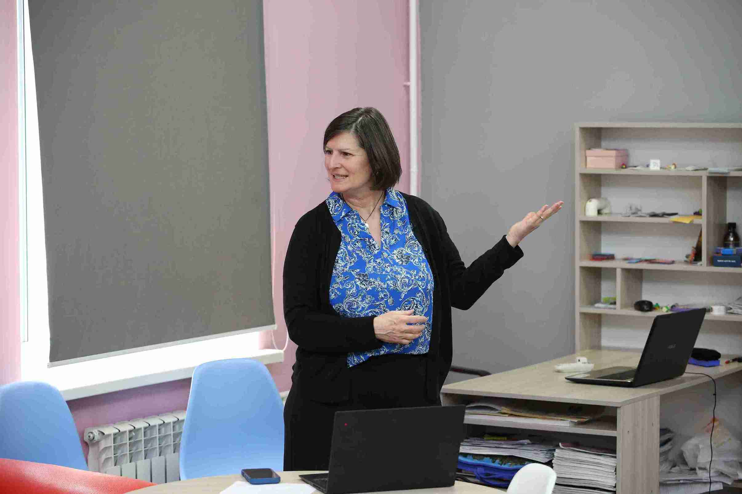 Интерактивная лекция по разговорному английскому: КАСУ посетила иностранная гостья Рутанн Шульте 4