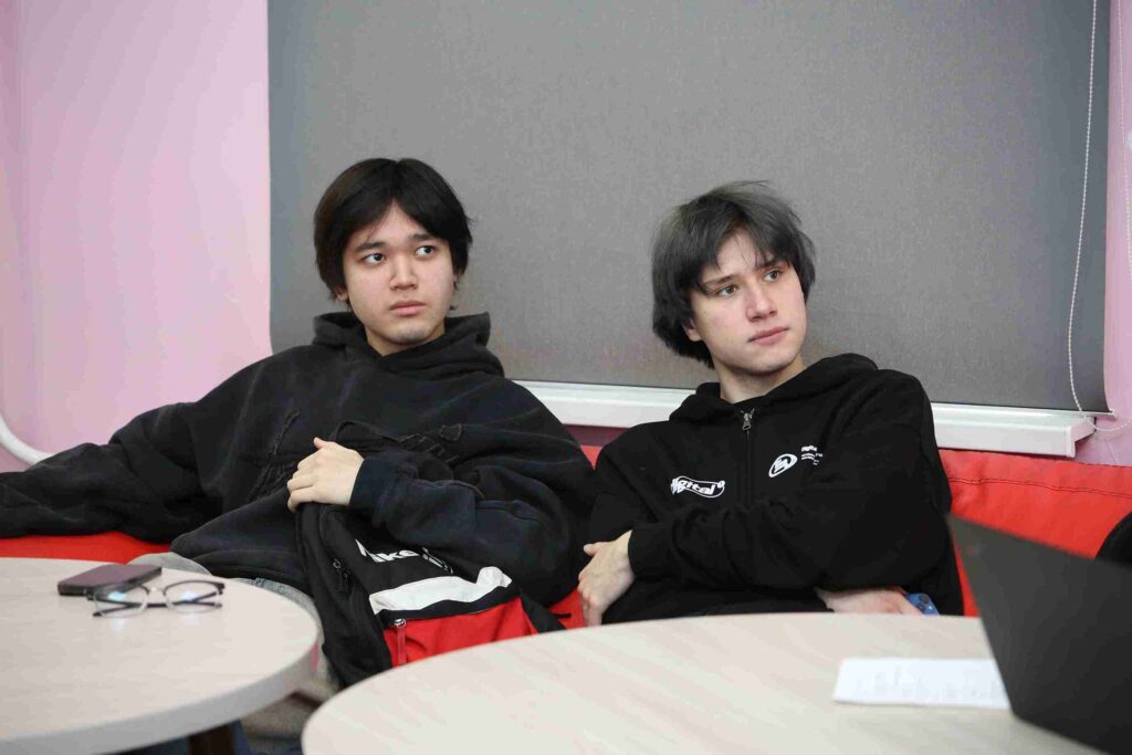 Интерактивная лекция по разговорному английскому: КАСУ посетила иностранная гостья Рутанн Шульте 8