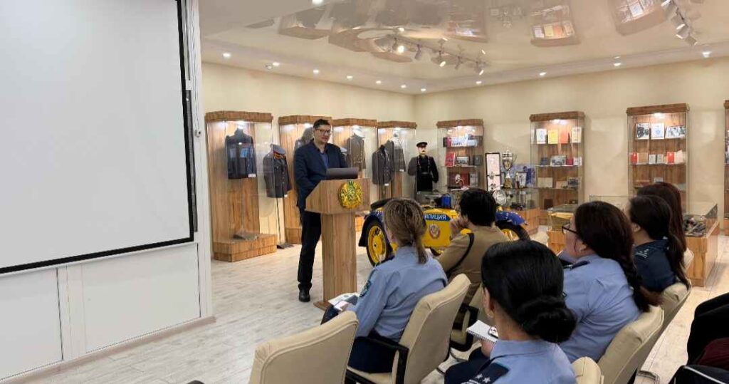 Встреча с сотрудниками Департамента полиции ВКО по разъяснению проекта новой Конституции РК 1