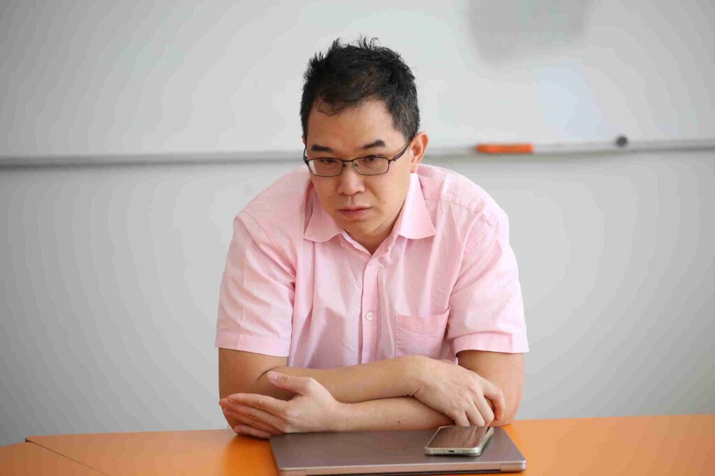 Интеграция ИИ и технологическое предпринимательство: семинары с Эндрю Фэмом в рамках Форума молодых ученых 11