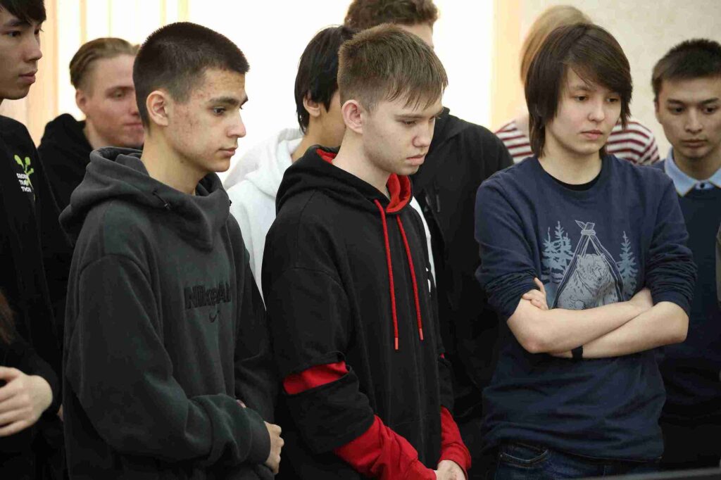 Интеграция ИИ и технологическое предпринимательство: семинары с Эндрю Фэмом в рамках Форума молодых ученых 12