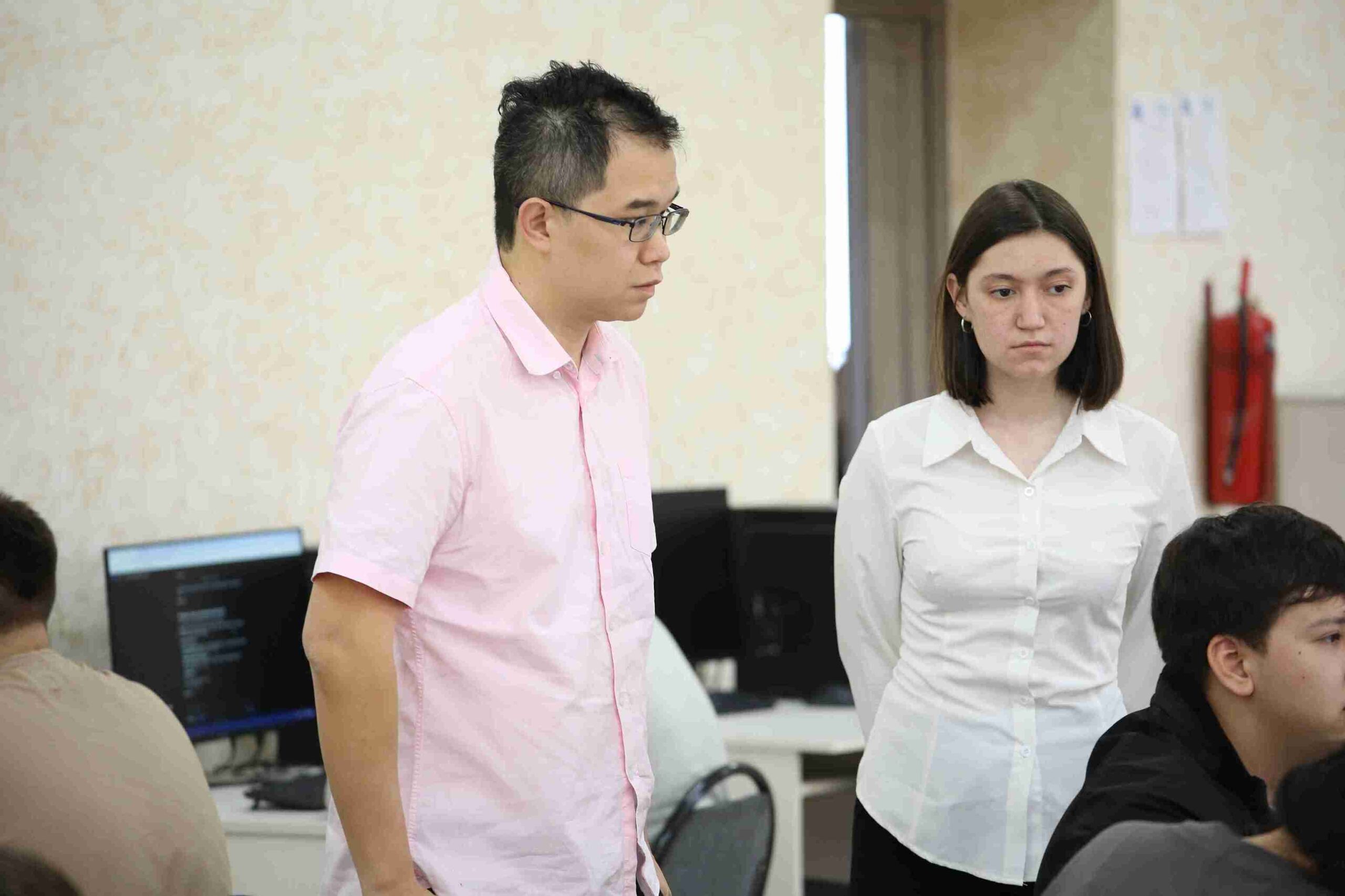 Интеграция ИИ и технологическое предпринимательство: семинары с Эндрю Фэмом в рамках Форума молодых ученых 19