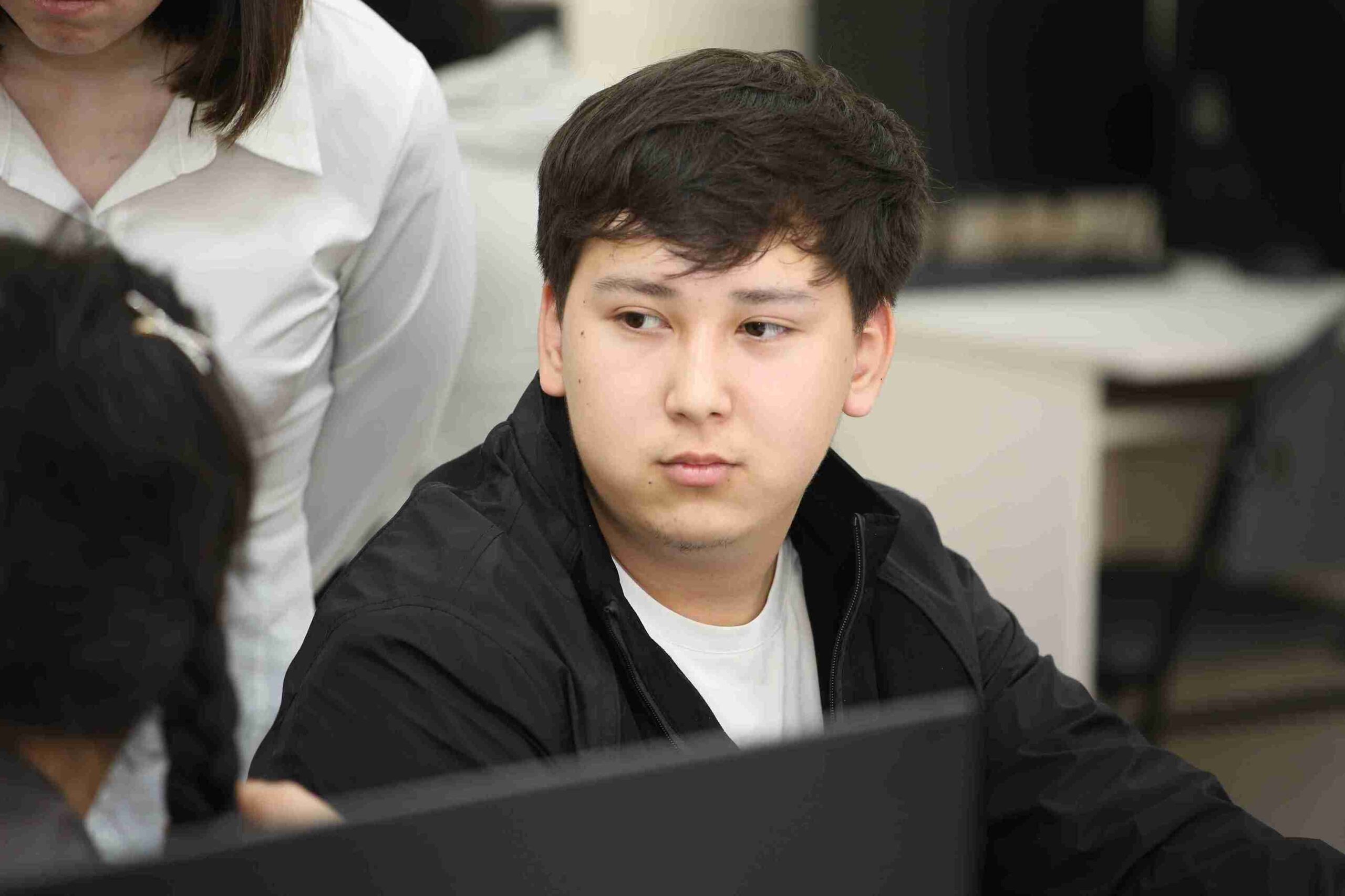 Интеграция ИИ и технологическое предпринимательство: семинары с Эндрю Фэмом в рамках Форума молодых ученых 20