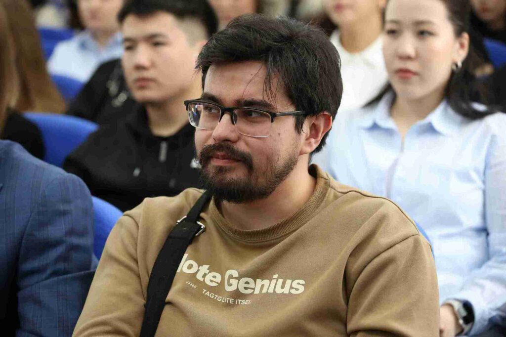 Искусственный интеллект как фактор новой научной реальности: в КАСУ состоялась пленарная сессия XVI Международного форума молодых ученых 13