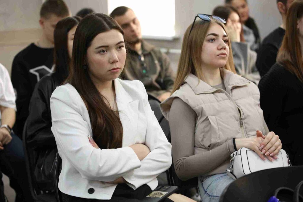 Научный мост между Казахстаном и Россией: делегация АлтГУ принимает участие в международном Форуме КАСУ 6