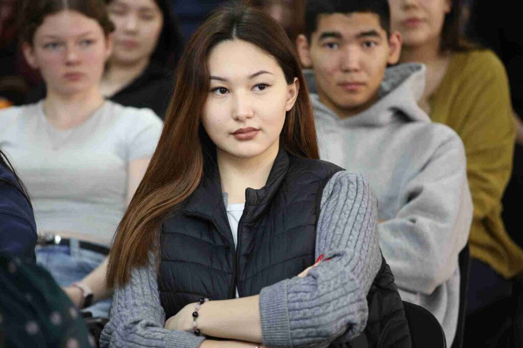 Научный мост между Казахстаном и Россией: делегация АлтГУ принимает участие в международном Форуме КАСУ 8