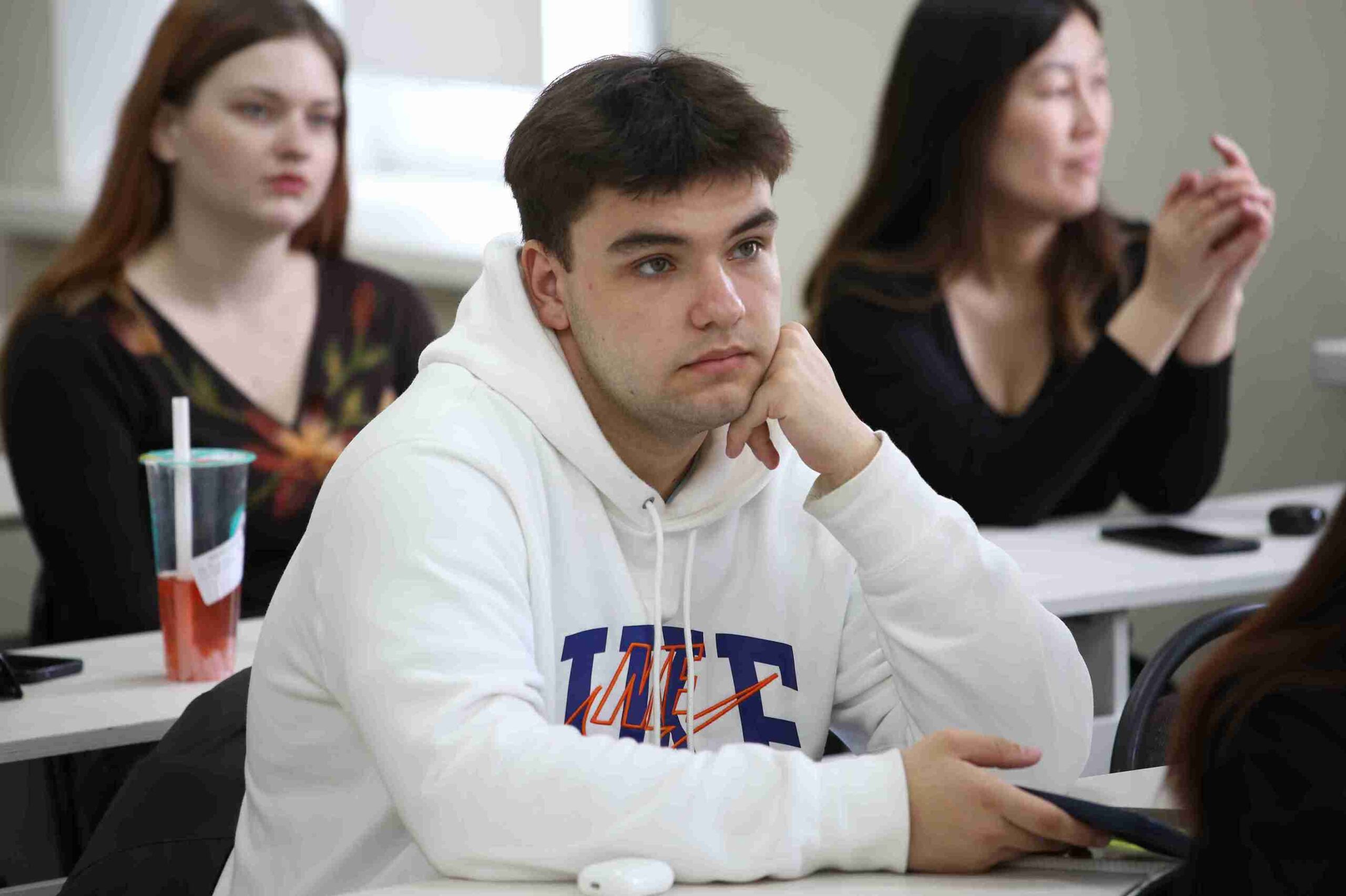 Посещение занятий ведущих преподавателей кафедры в рамках проведения профориентационной работы 7