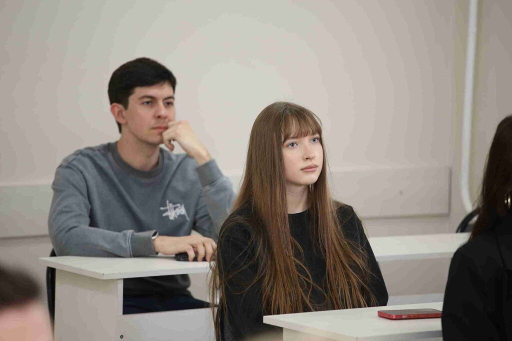 Посещение занятий ведущих преподавателей кафедры в рамках проведения профориентационной работы 8