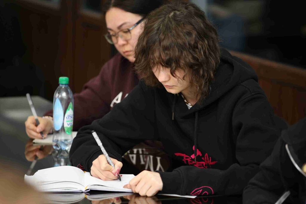 Секционное заседание с участием иностранных магистрантов из Афганистана и Германии 1