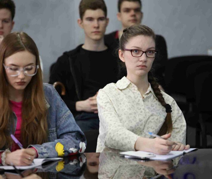 Секционное заседание с участием иностранных магистрантов из Афганистана и Германии 5