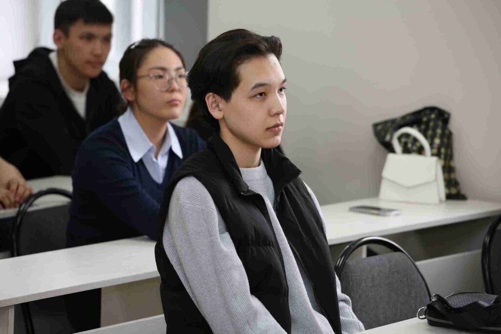 Спикеры Divergents Leadership School встретились со студентами КАСУ в рамках международного Форума 1