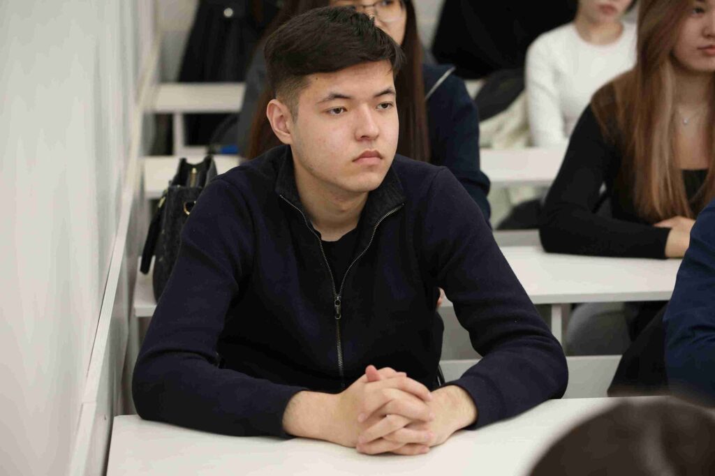 Спикеры Divergents Leadership School встретились со студентами КАСУ в рамках международного Форума 3