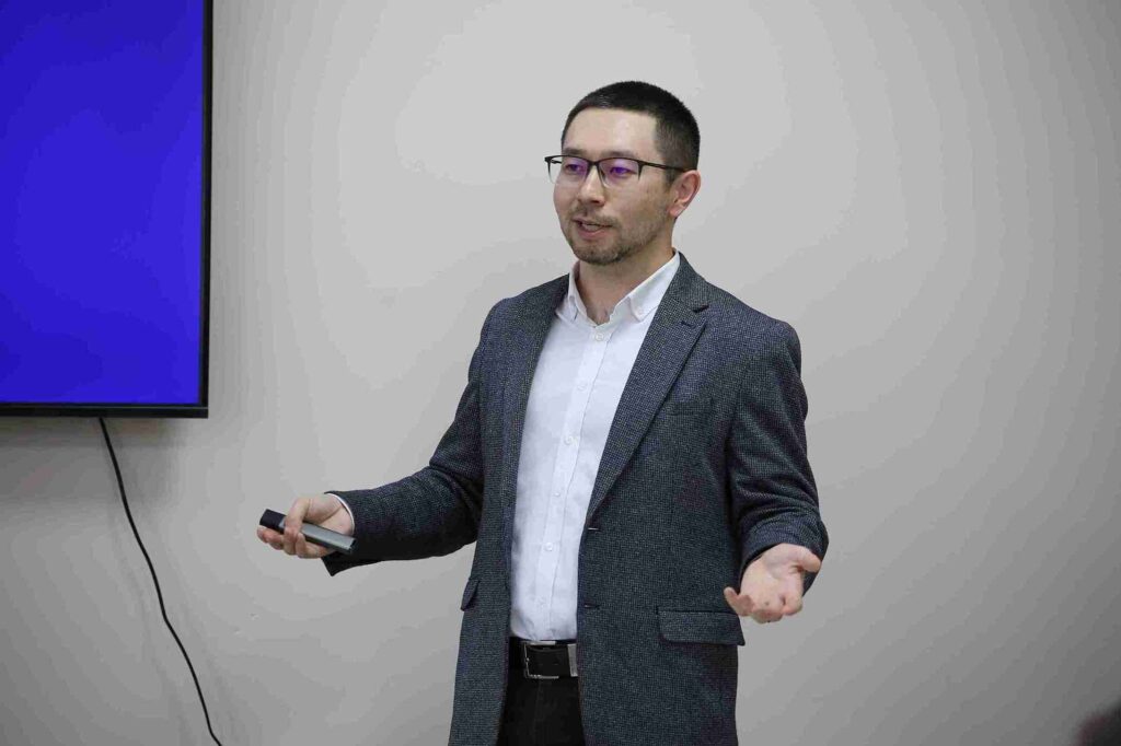 Спикеры Divergents Leadership School встретились со студентами КАСУ в рамках международного Форума 4