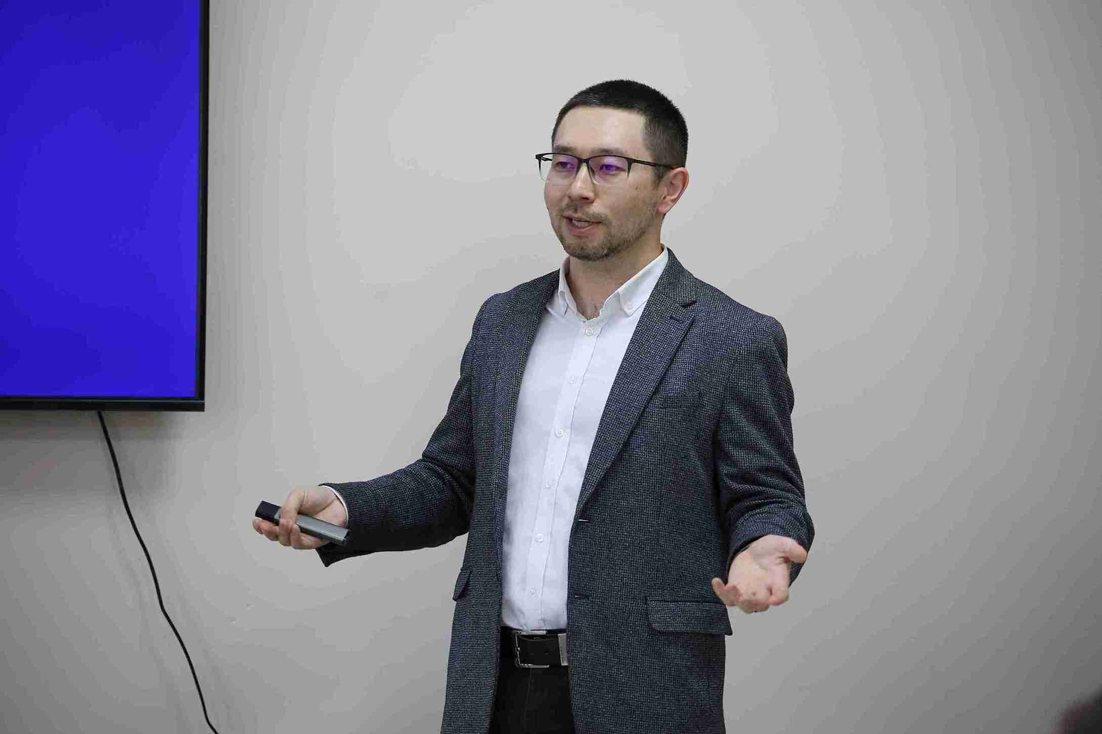 Спикеры Divergents Leadership School встретились со студентами КАСУ в рамках международного Форума 4