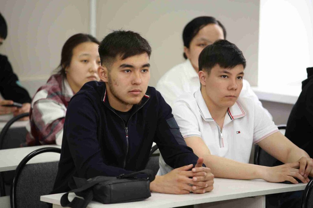 Спикеры Divergents Leadership School встретились со студентами КАСУ в рамках международного Форума 6