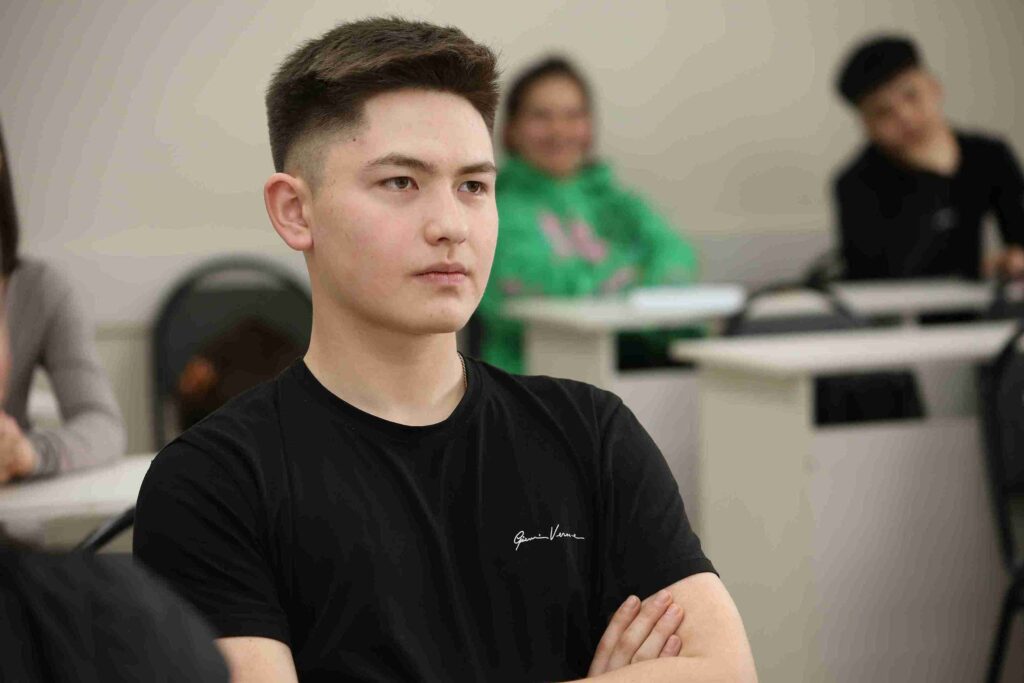 Спикеры Divergents Leadership School встретились со студентами КАСУ в рамках международного Форума 9