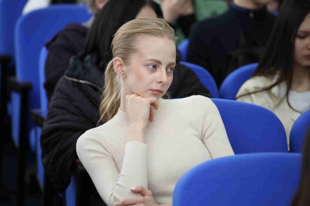 «Striving for Excellence»: В КАСУ прошла масштабная региональная олимпиада по английскому языку 11