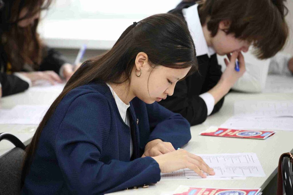 «Striving for Excellence»: В КАСУ прошла масштабная региональная олимпиада по английскому языку 12