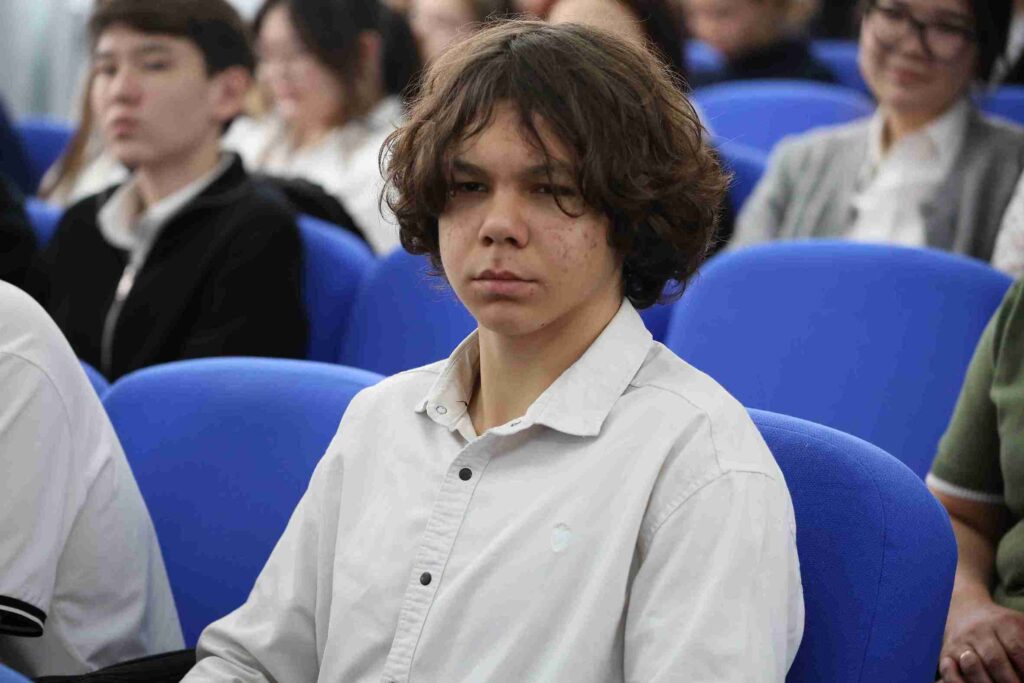 «Striving for Excellence»: В КАСУ прошла масштабная региональная олимпиада по английскому языку 13