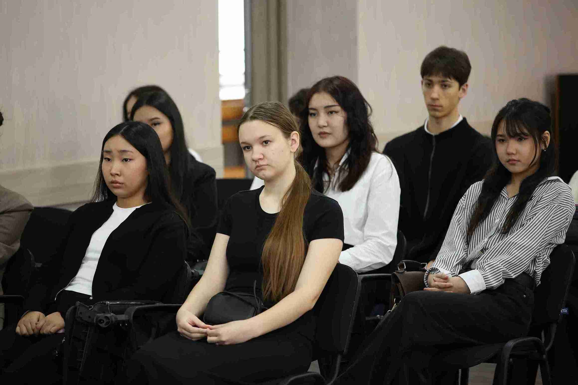 «Striving for Excellence»: В КАСУ прошла масштабная региональная олимпиада по английскому языку 18