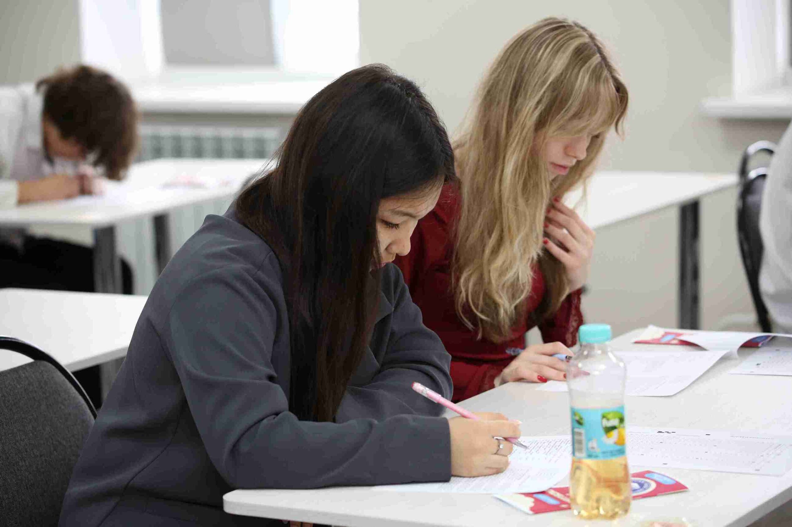 «Striving for Excellence»: В КАСУ прошла масштабная региональная олимпиада по английскому языку 23