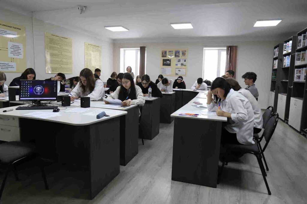 «Striving for Excellence»: В КАСУ прошла масштабная региональная олимпиада по английскому языку 26