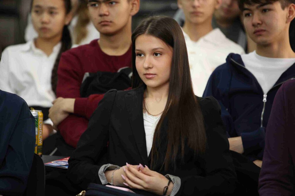 «Striving for Excellence»: В КАСУ прошла масштабная региональная олимпиада по английскому языку 32