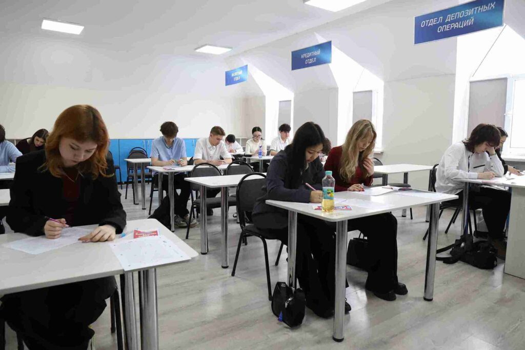 «Striving for Excellence»: В КАСУ прошла масштабная региональная олимпиада по английскому языку 34