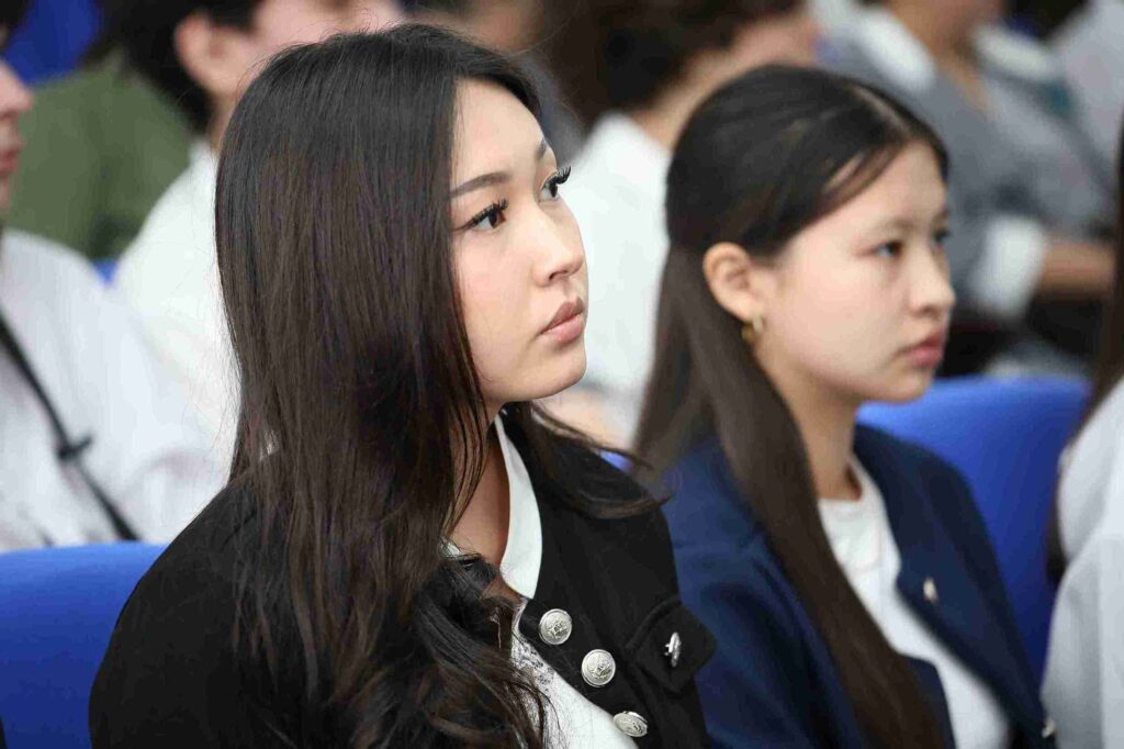 «Striving for Excellence»: В КАСУ прошла масштабная региональная олимпиада по английскому языку 7