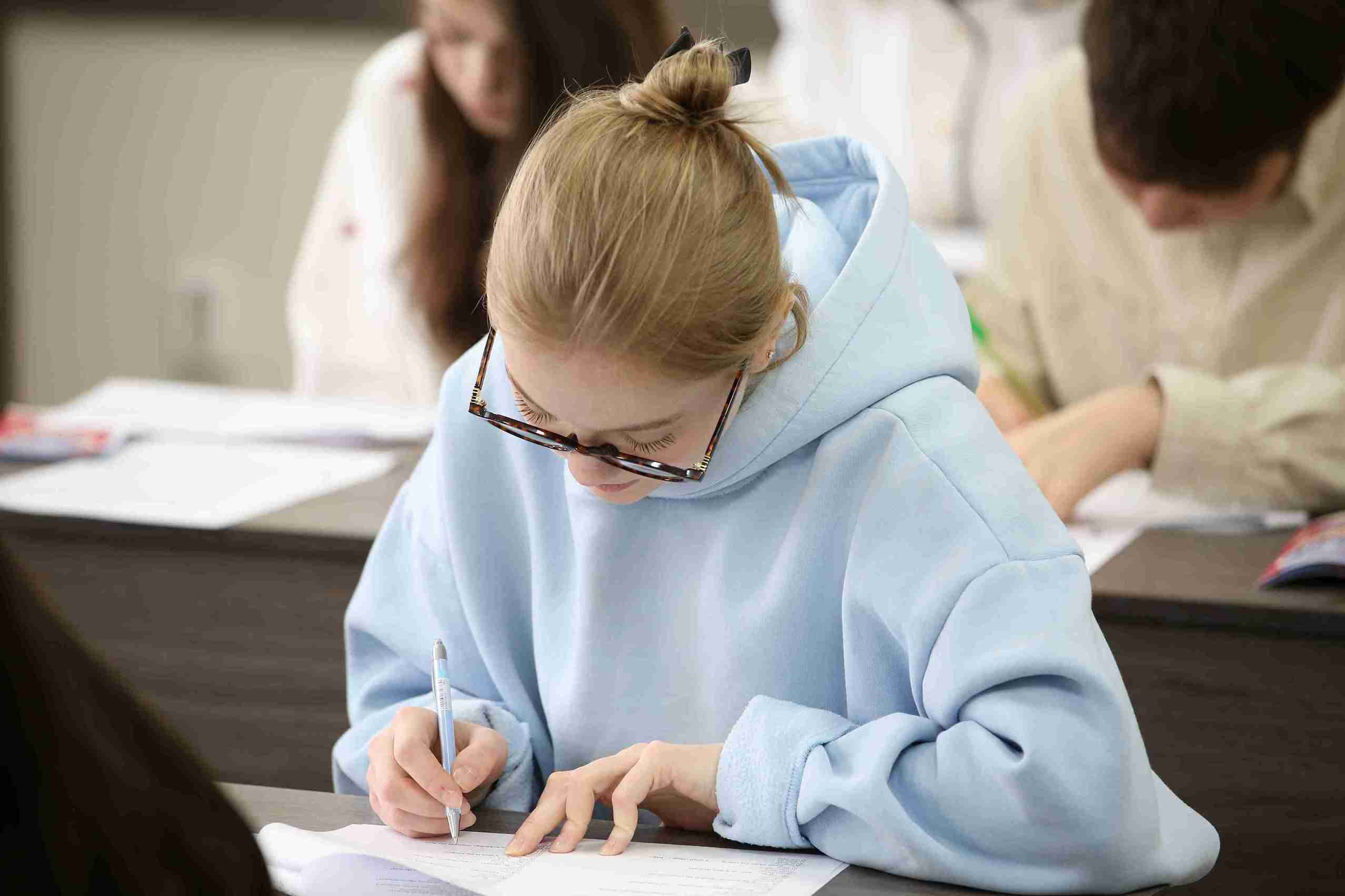 «Striving for Excellence»: В КАСУ прошла масштабная региональная олимпиада по английскому языку 8