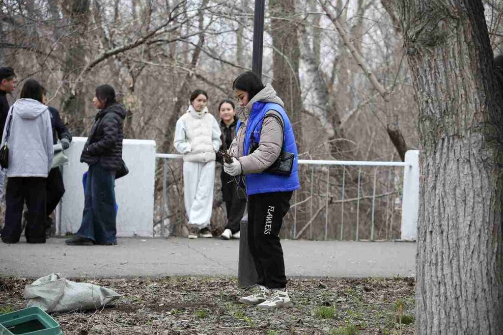 Студенты КАСУ присоединились к республиканской экологической акции «Таза Қазақстан»! 6