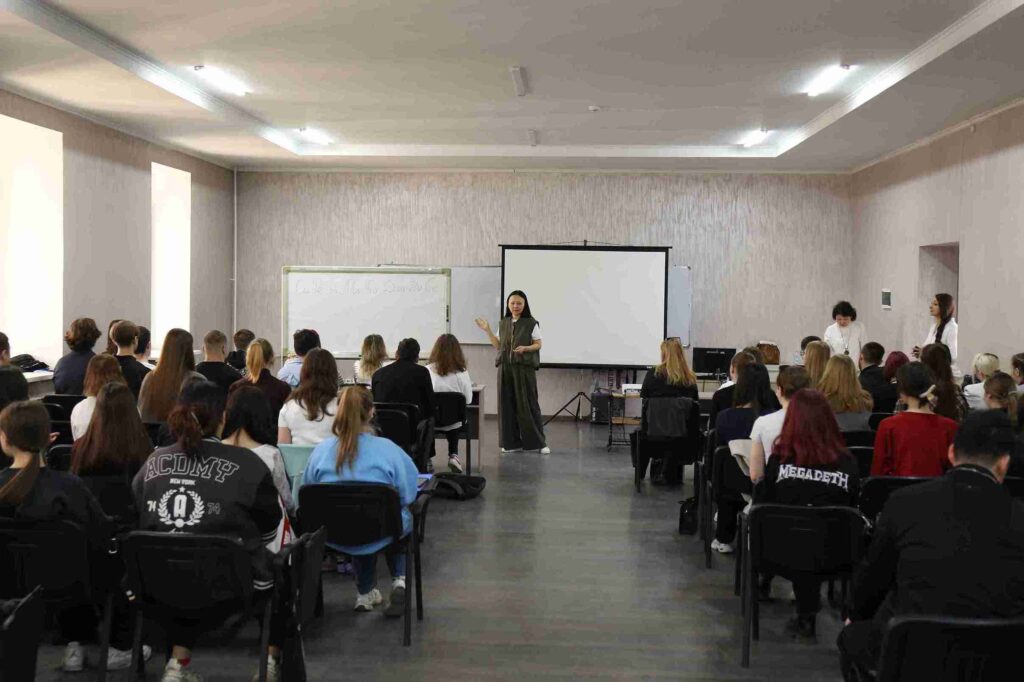 В КАСУ прошел практикум по техникам саморегуляции и борьбы со стрессом 8