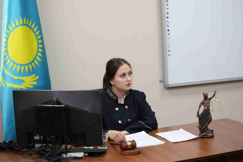 В КАСУ прошло показательное судебное заседание в рамках Международного форума молодых ученых 8