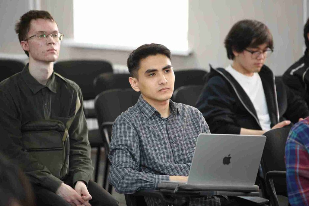 В КАСУ в рамках XVI международного Форума молодых ученых представили цифровые ресурсы eLibrary USA 7