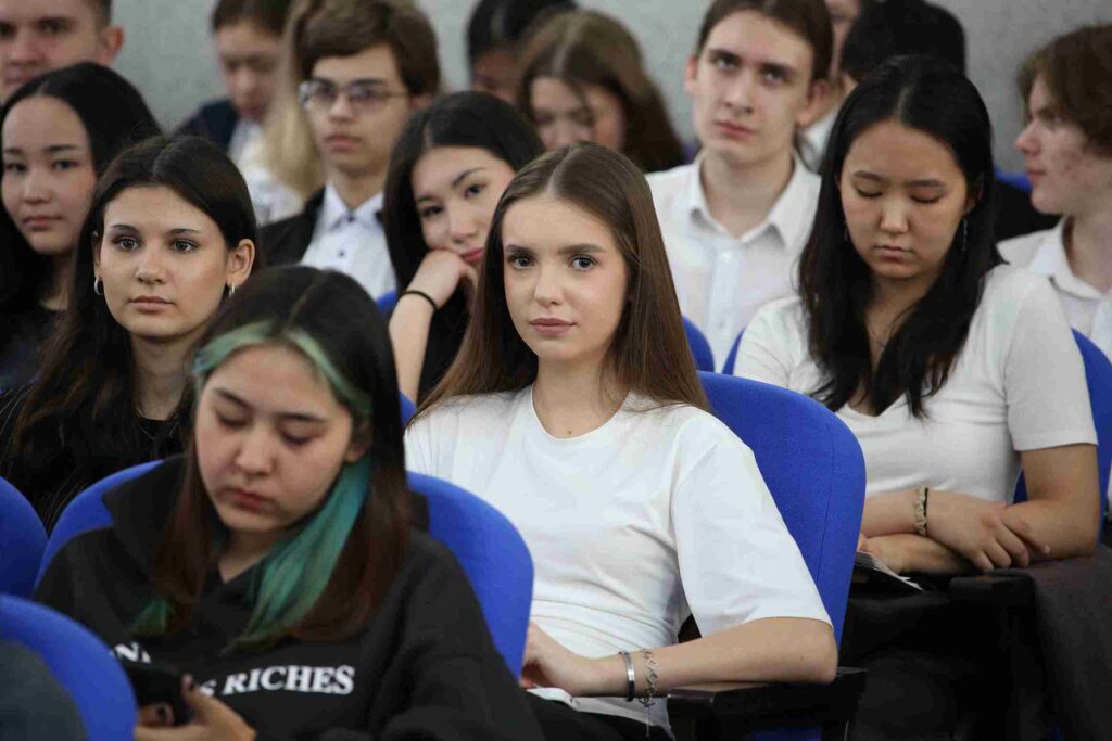 Вектор успеха: эксперты из России и США поделились знаниями со студентами и школьниками 11