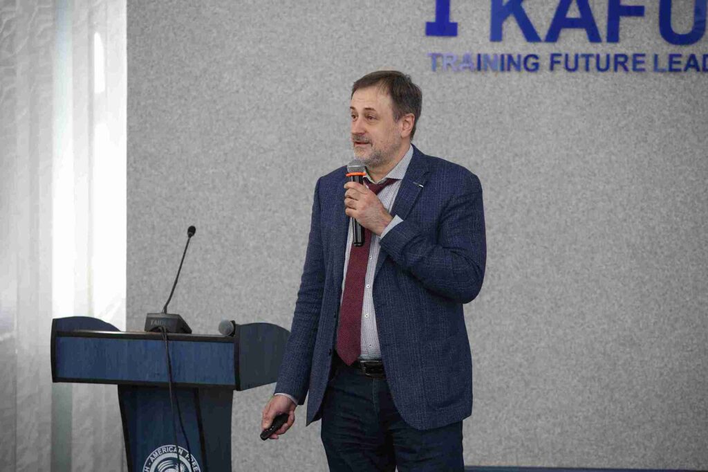 Вектор успеха: эксперты из России и США поделились знаниями со студентами и школьниками 13